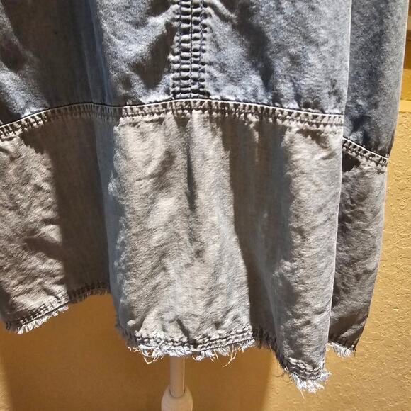 J Jill M Chambray Tank Top Sleeveless Scoop Neck Denim Blouse Travel Minimalist - Picture 6 of 10